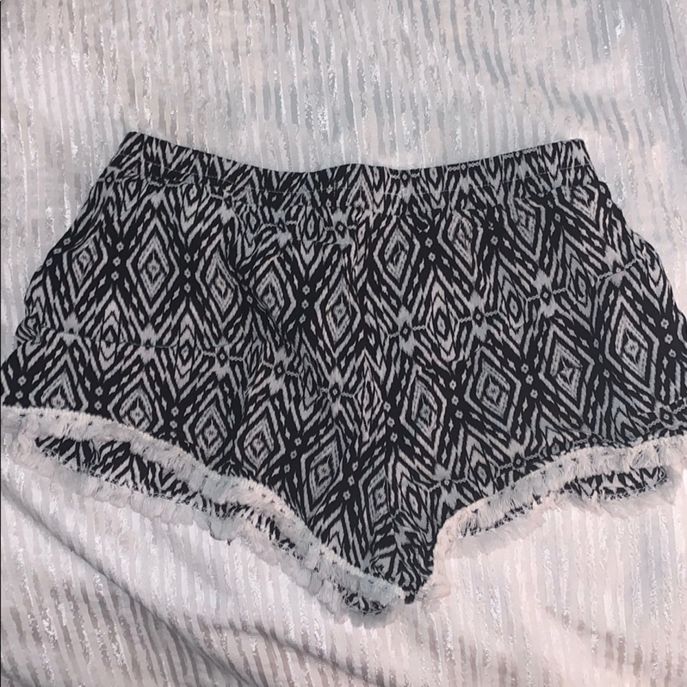 Patterned flowy shorts - Picture 2 of 3